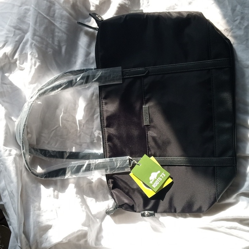 Brand New Black Insulated Roots Bag